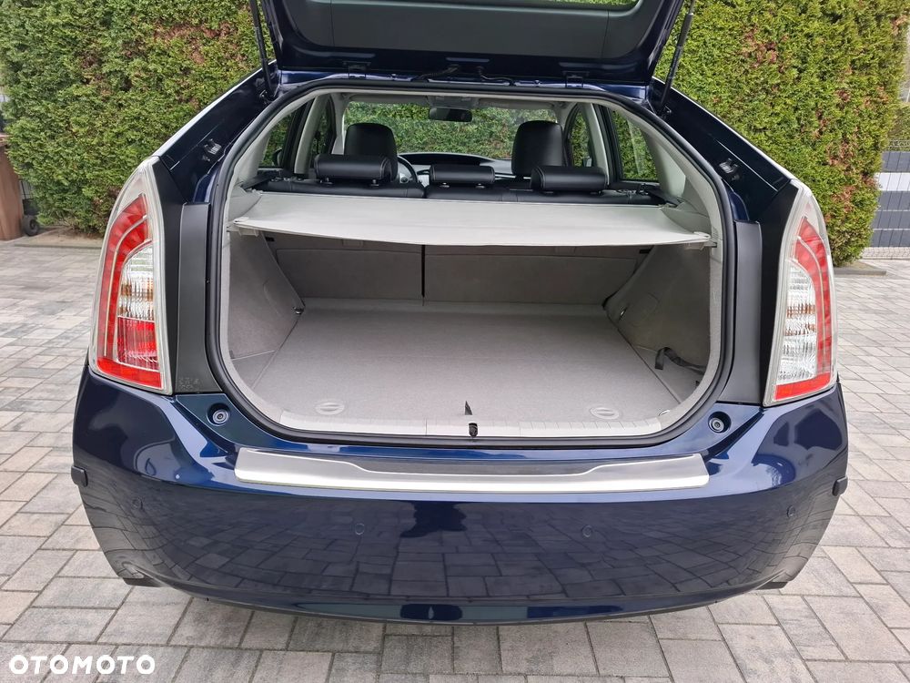 Toyota Prius (Hybrid) Executive - 11