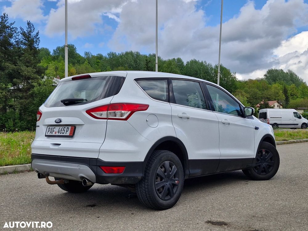 Ford Kuga 2.0 TDCi 2x4 Titanium - 4