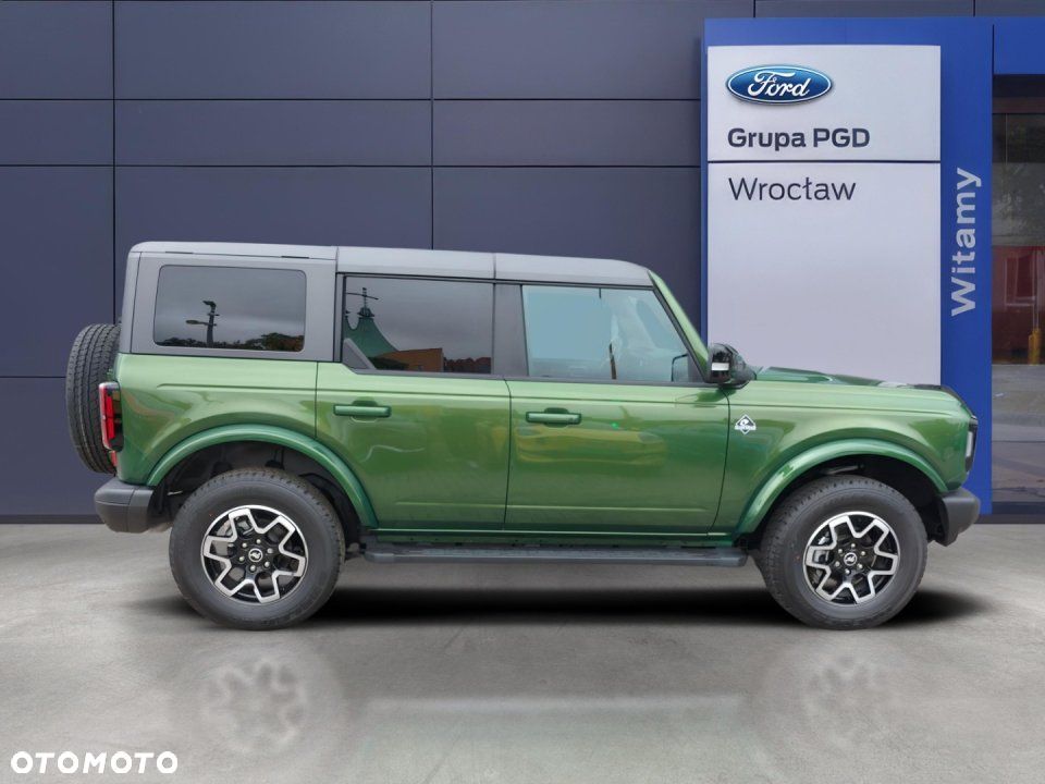 Ford Bronco - 6