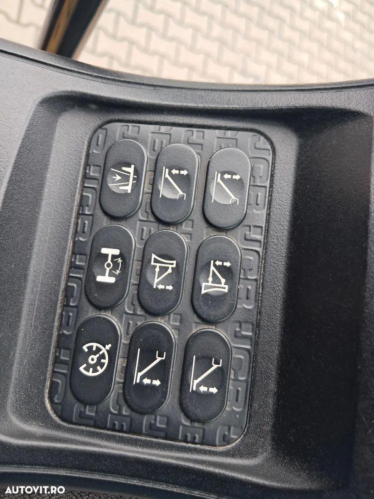 JCB js160w excavator pe roti - 31