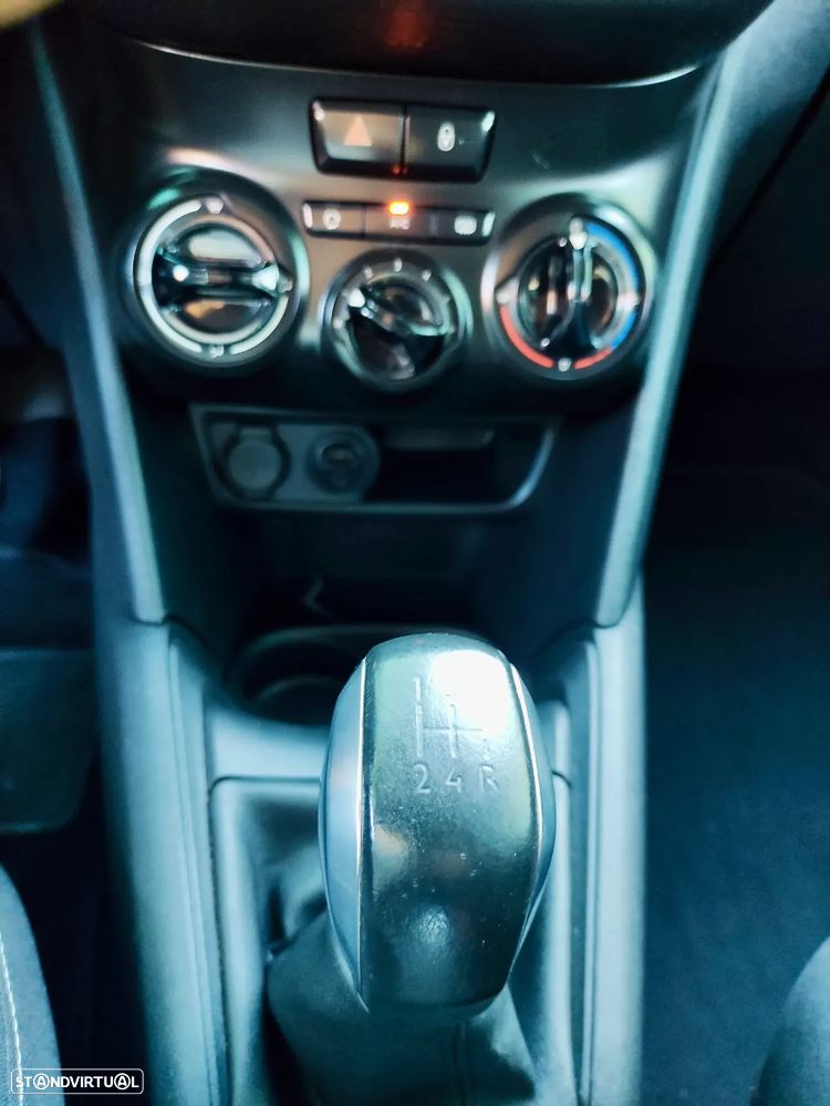 Peugeot 208 1.2 VTi SE Style - 10