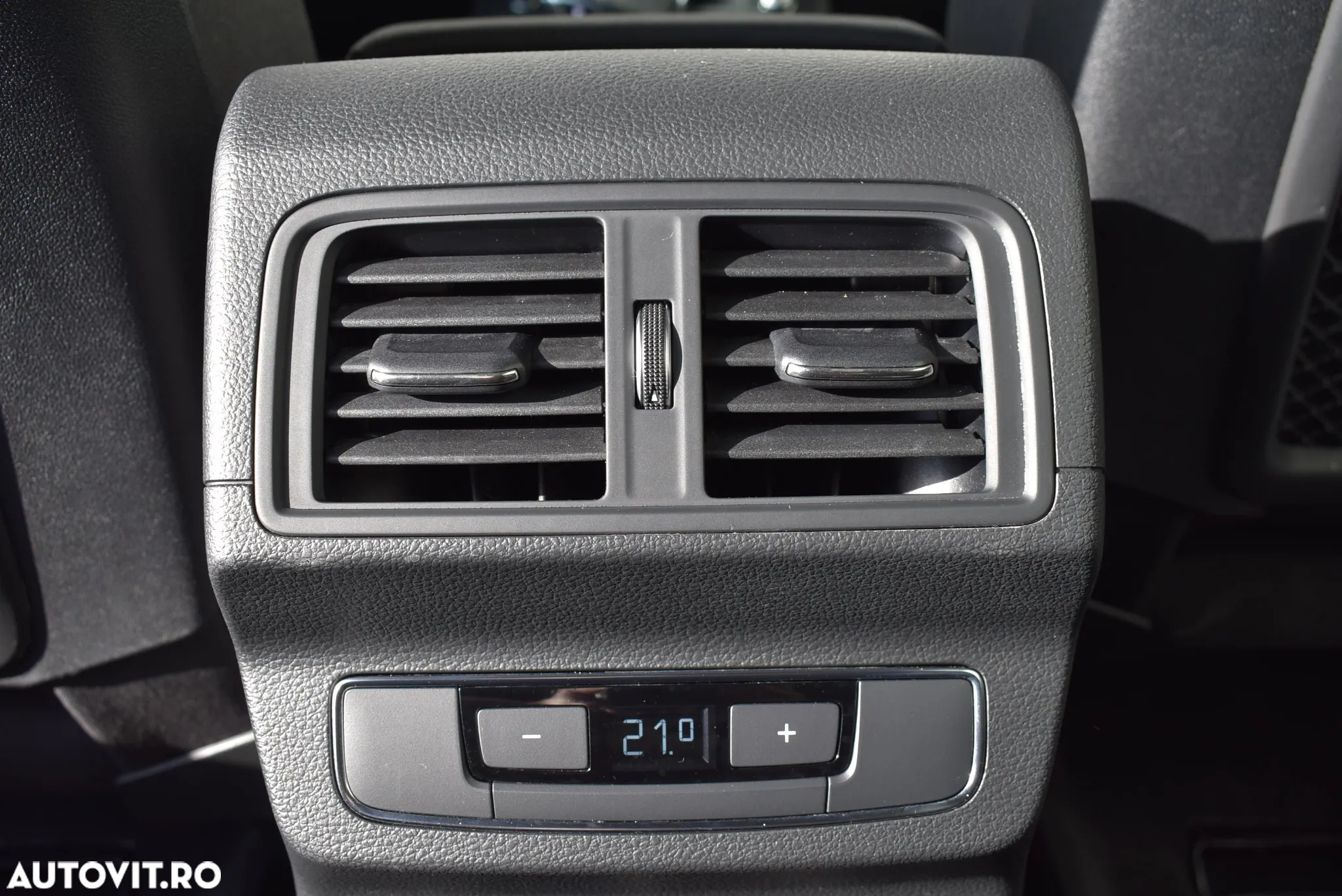 Audi Q5 2.0 40 TDI quattro S tronic Design - 27