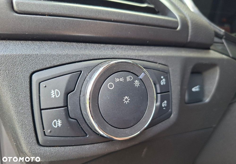 Ford Mondeo - 35