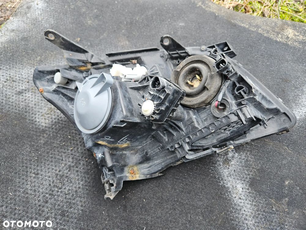 Lampa lewa przednia Toyota Avensis T25 Lift 2008r Europa - 3
