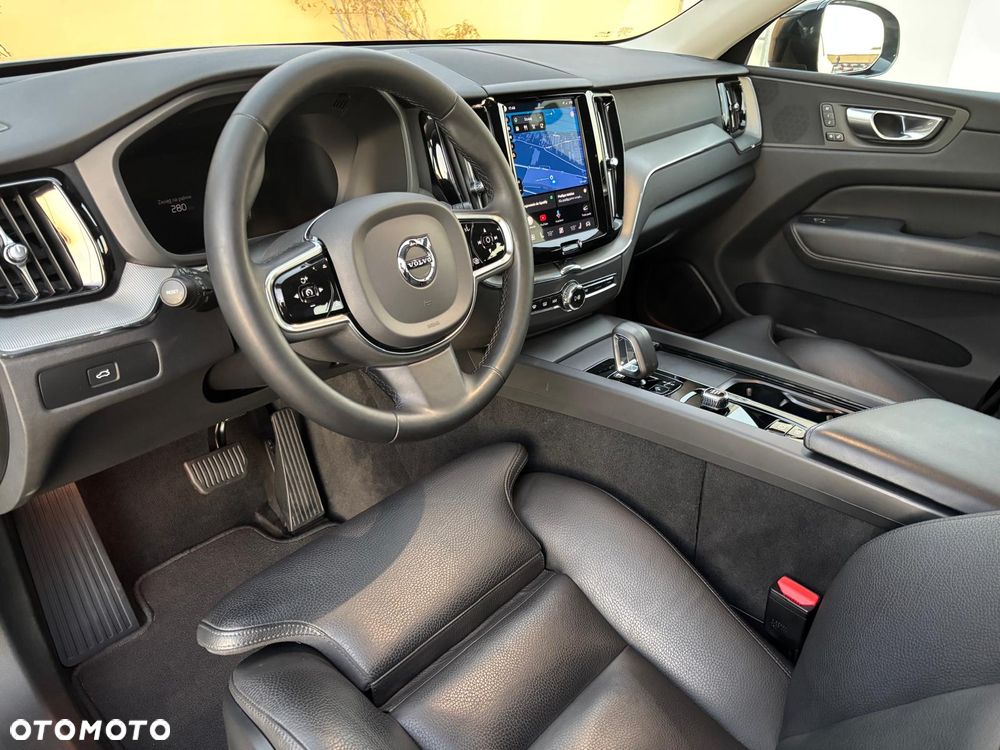 Volvo XC 60 B4 D Plus Dark - 23