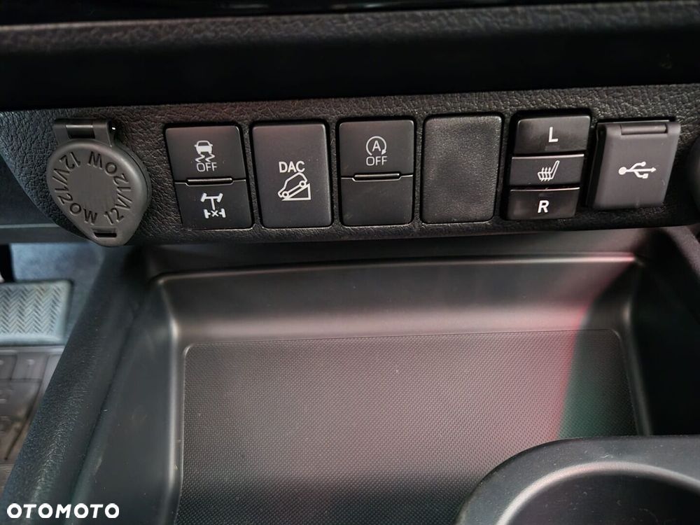 Toyota Hilux - 22