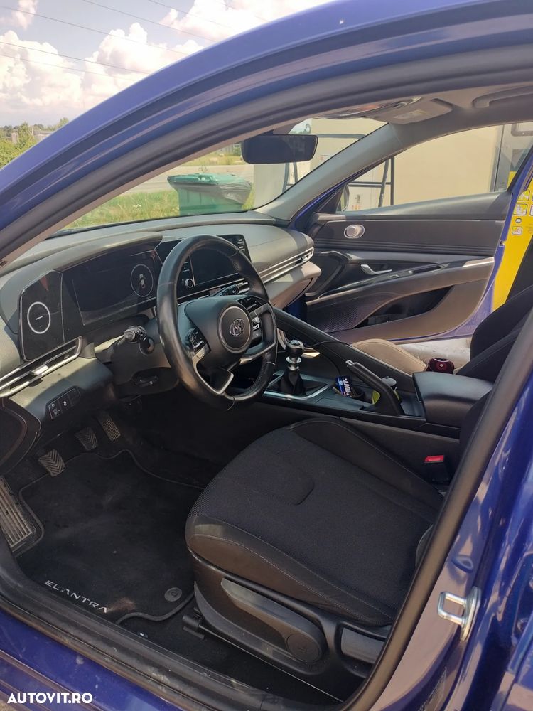 Hyundai Elantra 1.6 l 123 CP 6MT Highway - 6