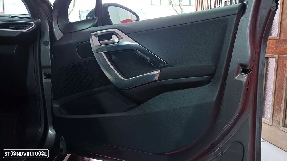 Peugeot 2008 1.2 PureTech Allure - 43