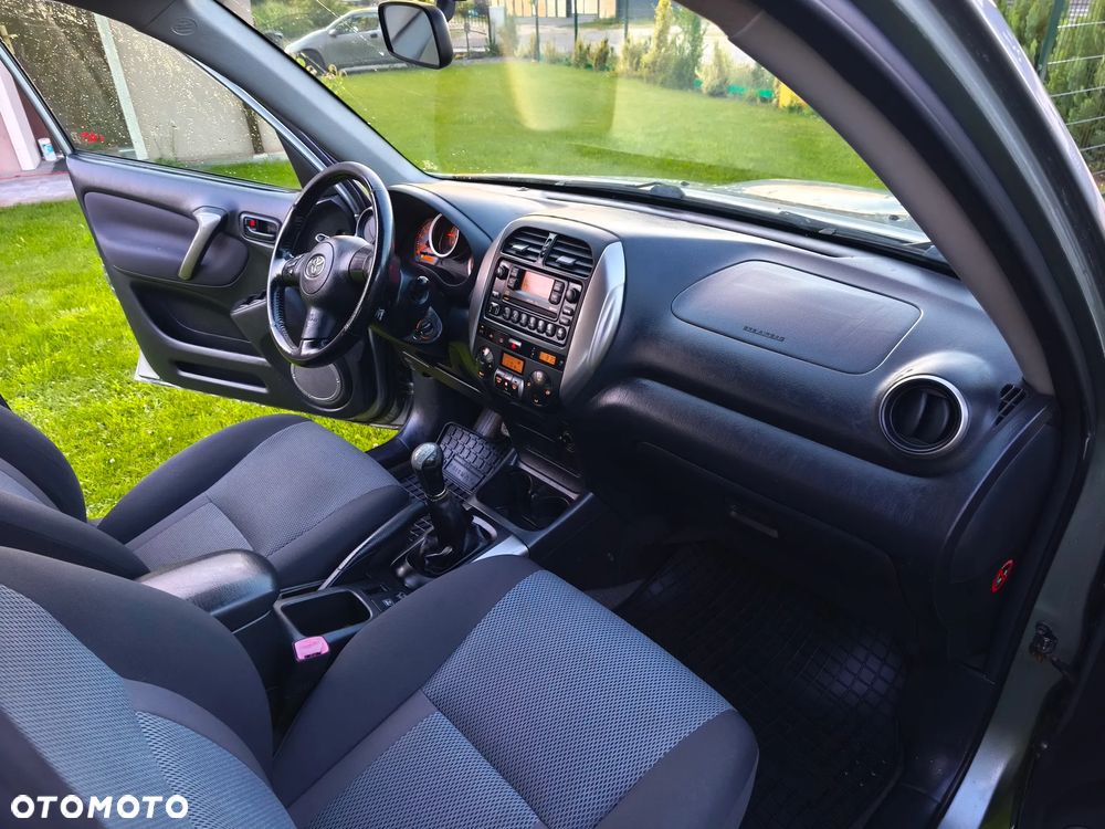 Toyota RAV4 2.0 D-4D 4x4 - 19