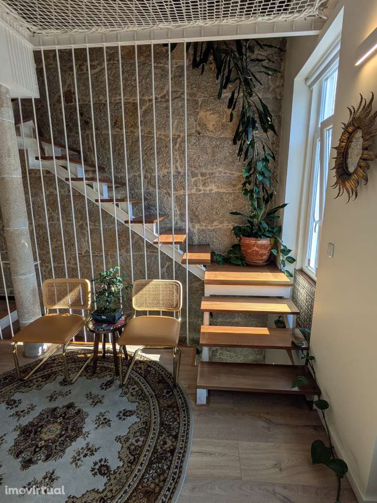 Uma propriedade com classe, renovada e preservada no coração do Porto! - Grande imagem: 2/38