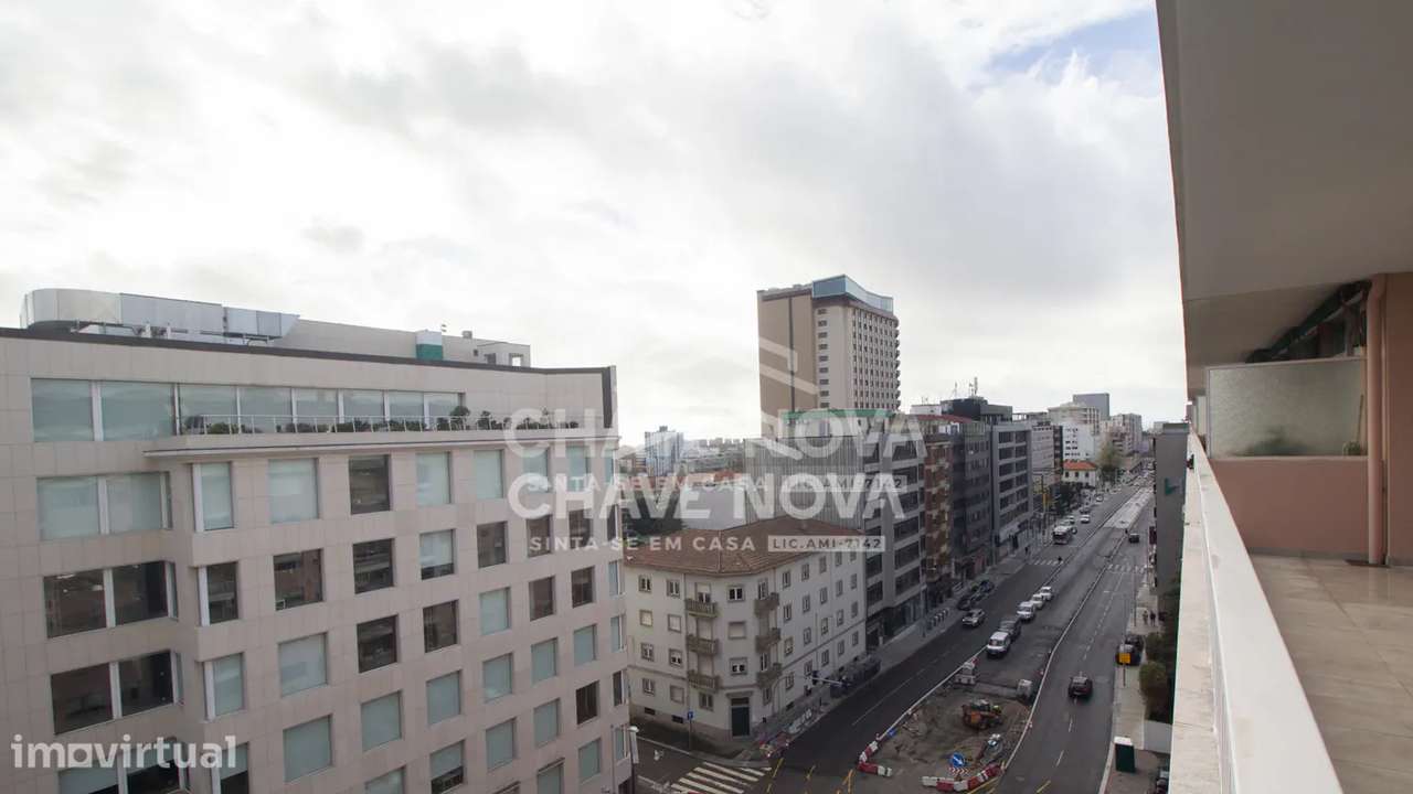 T3 Remodelado na Boavista | Terraço, Jardim de Inverno e Garagem Dupla - Grande imagem: 3/28