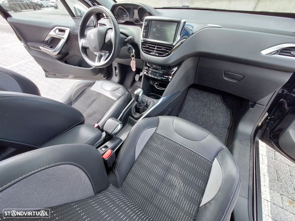 Peugeot 2008 1.2 PureTech Allure - 5