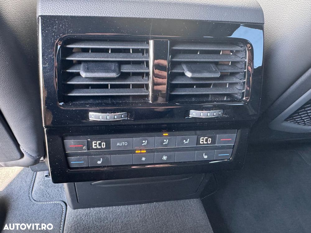 Volkswagen Touareg V6 TDI 4MOTION R-Line - 28