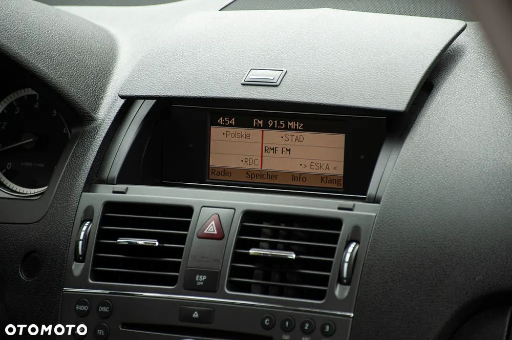 Mercedes-Benz Klasa C 180 CGI Automatik BlueEFFICIENCY Elegance - 8