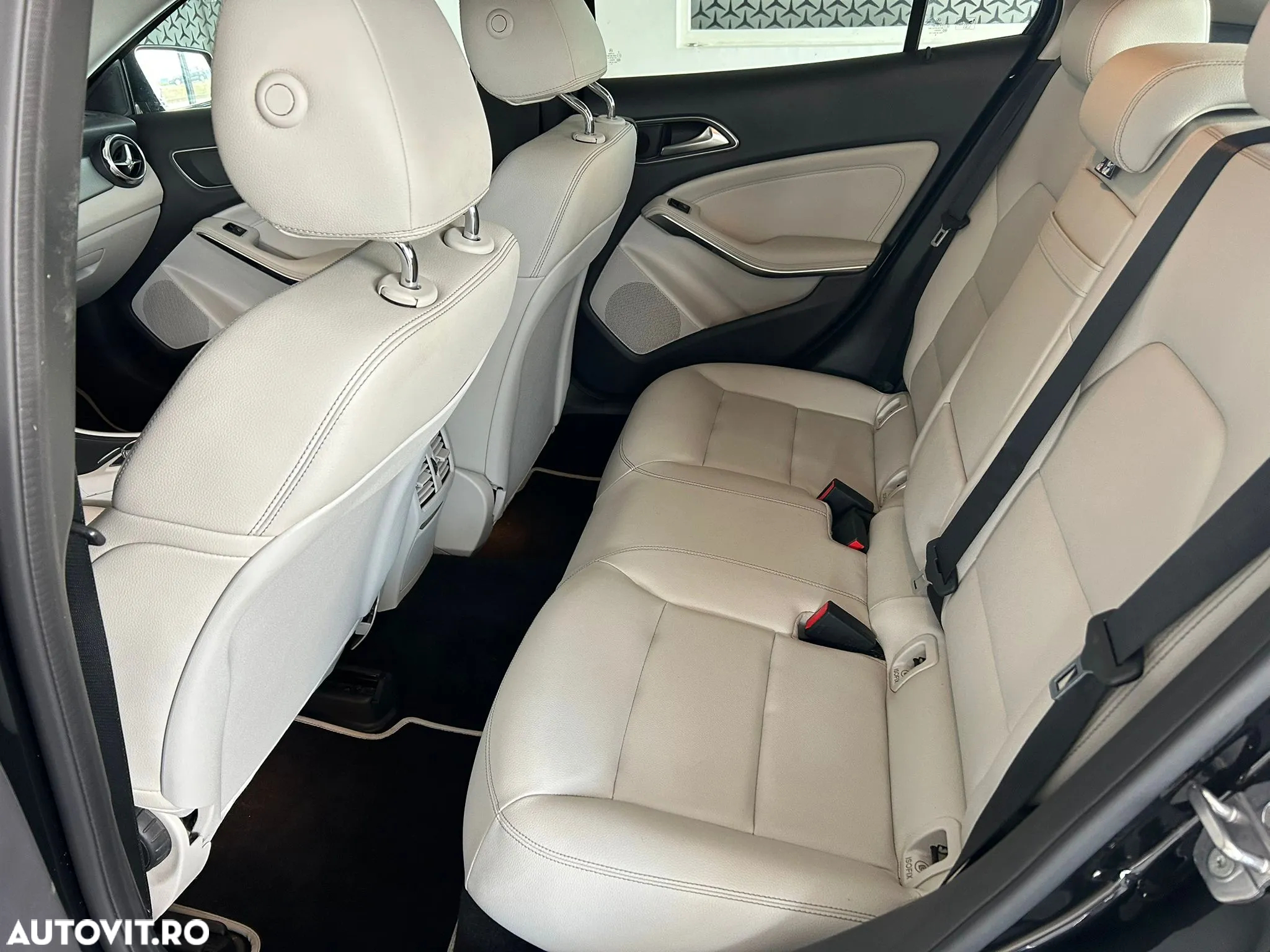 Mercedes-Benz GLA 200 d 7G-DCT Urban - 11