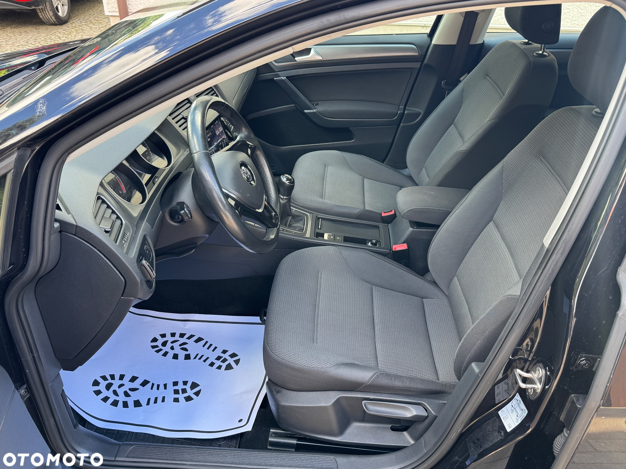 Volkswagen Golf 1.6 TDI BlueMotion Comfortline - 8