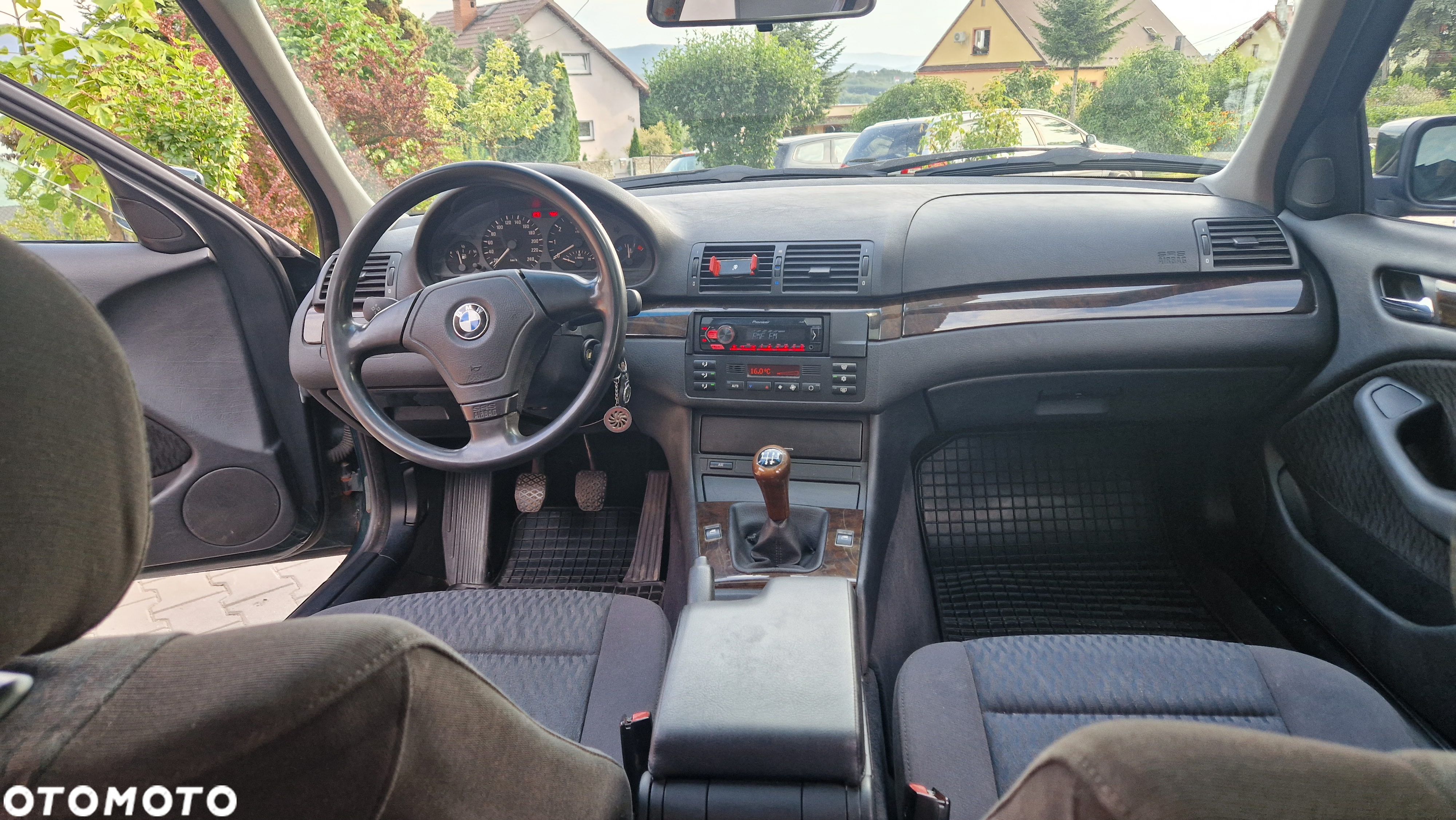 BMW Seria 3 318i - 12