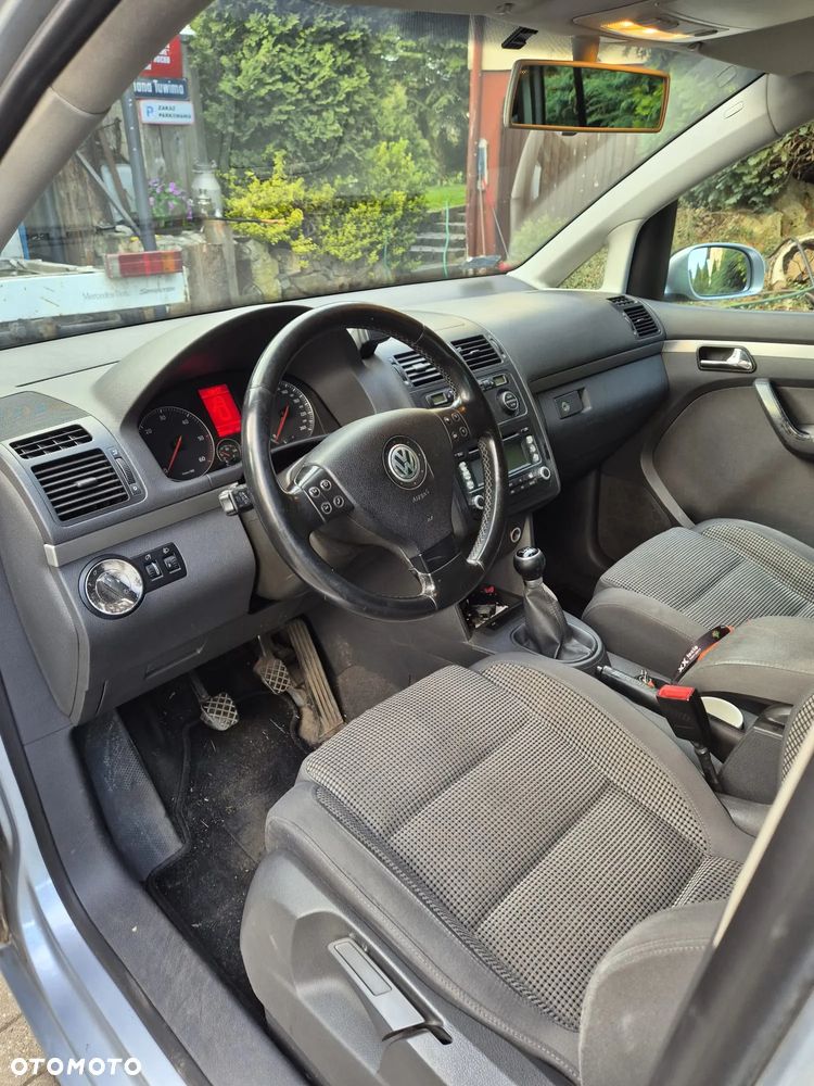 Volkswagen Touran 2.0 TDI Highline - 3