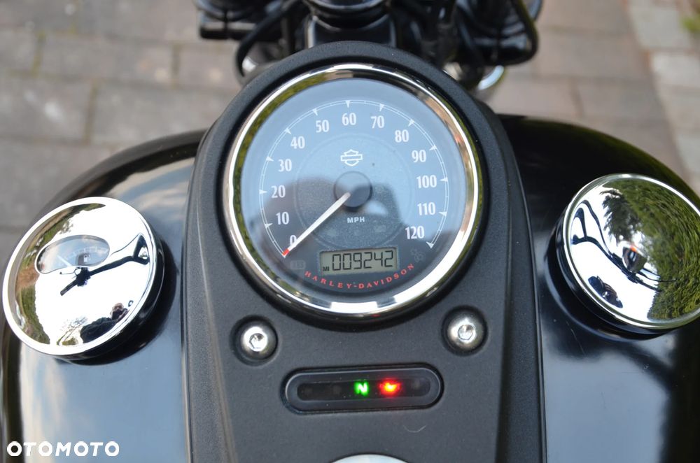 Harley-Davidson Dyna Street Bob - 39