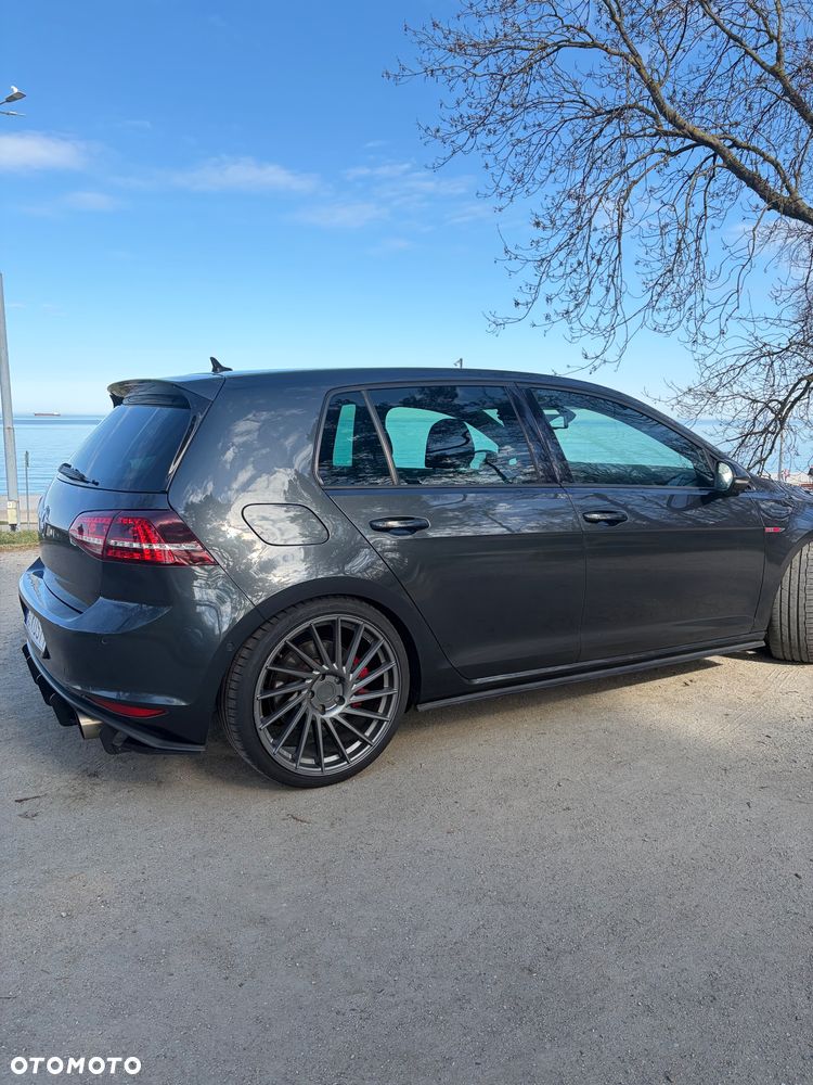 Volkswagen Golf - 17