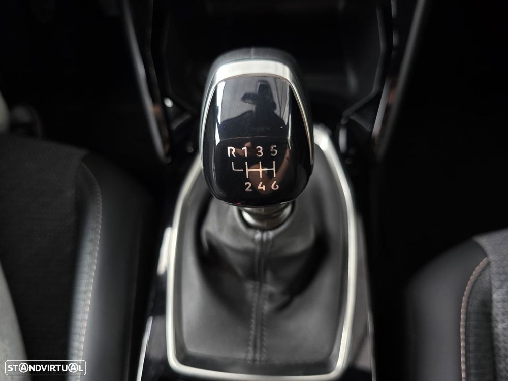 Peugeot 2008 1.2 PureTech Allure - 23