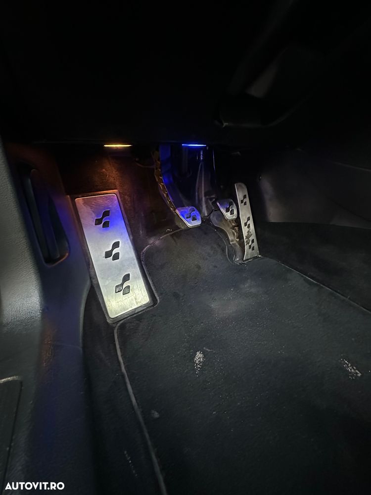 Volkswagen Passat 2.0 TDI DPF R-Line Edition Plus - 12