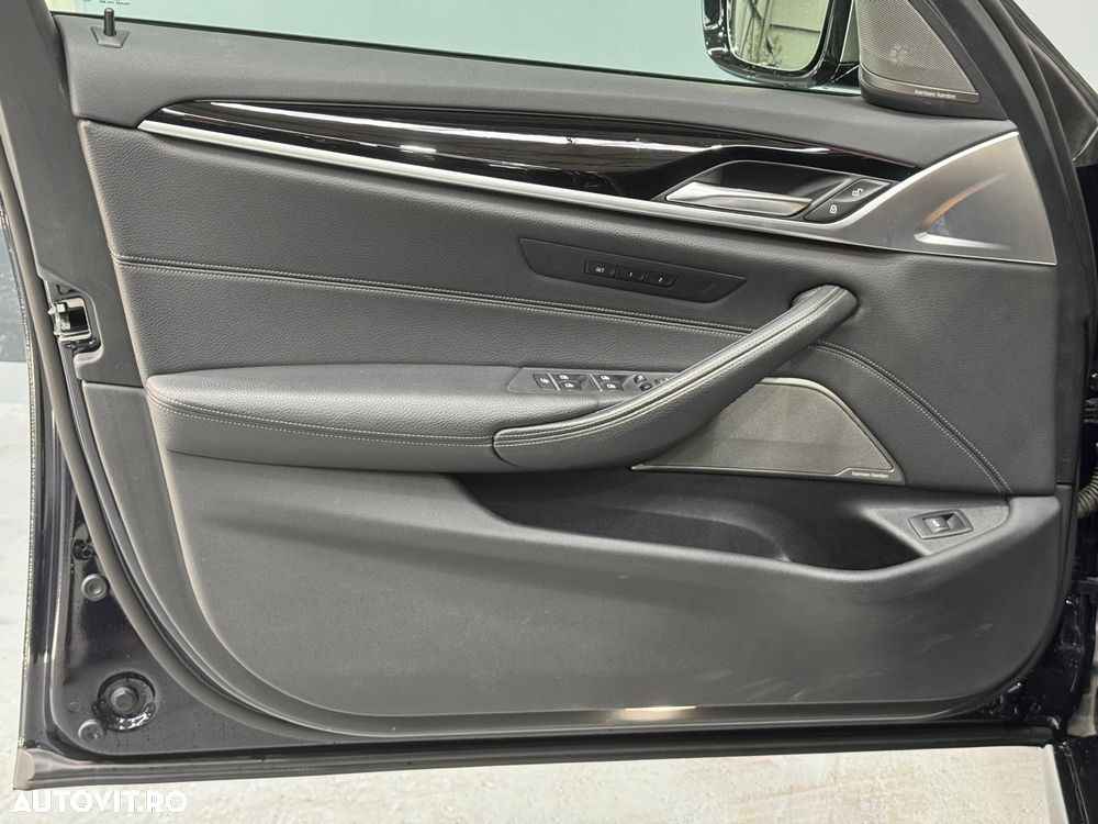 BMW M5 M550i xDrive AT - 11