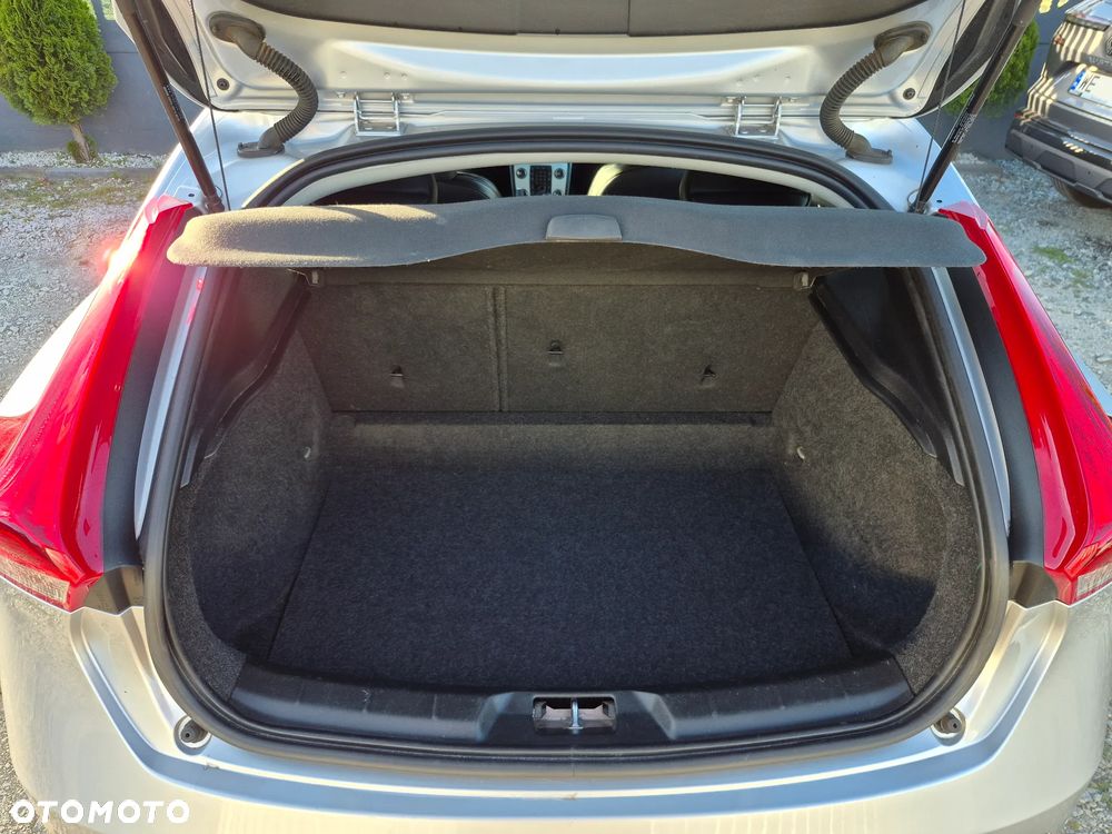 Volvo V40 T3 Drive-E Ocean Race - 24