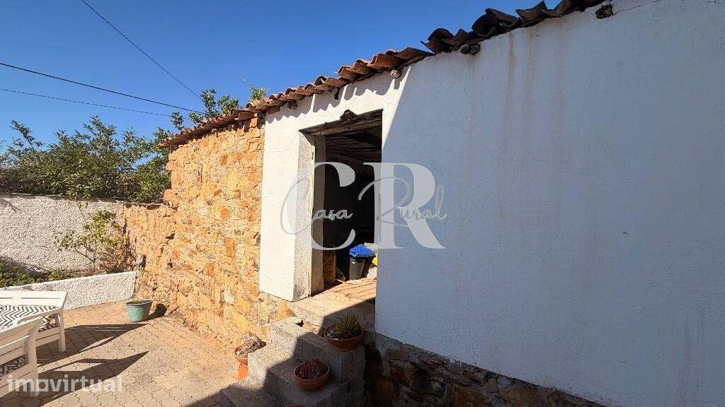 Moradia T3 com anexos, logradouro e terreno - Grande imagem: 5/45