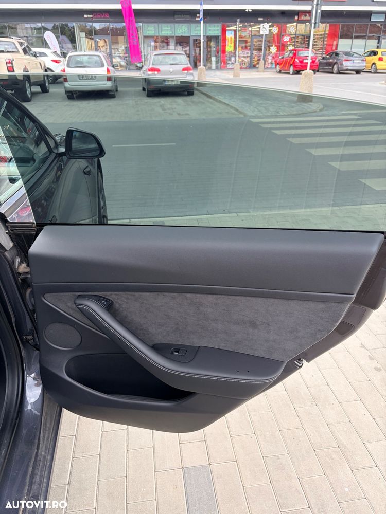 Tesla Model 3 - 21