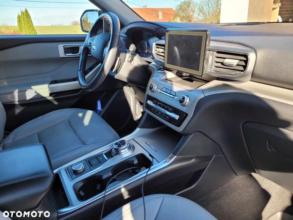 Ford Explorer - 13