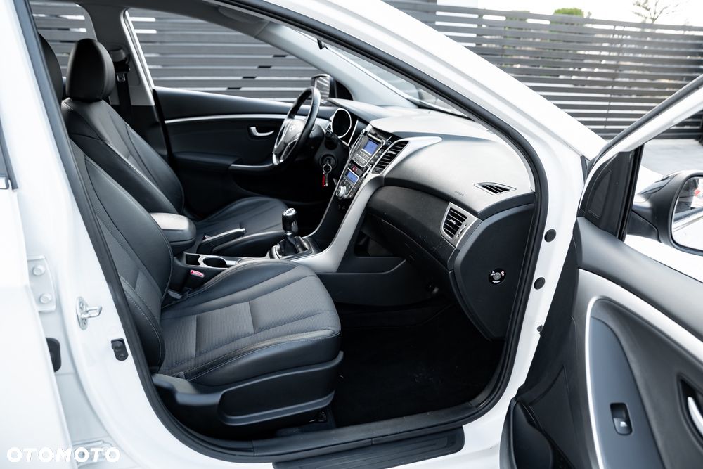 Hyundai i30 i30cw 1.6 Trend - 24