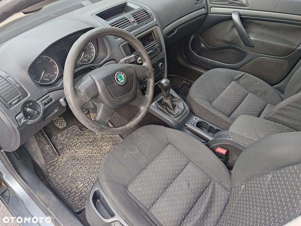 Skoda Octavia 1.6 Tour Classic - 12