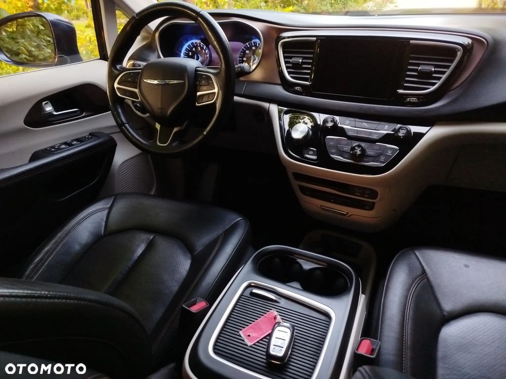 Chrysler Pacifica - 9