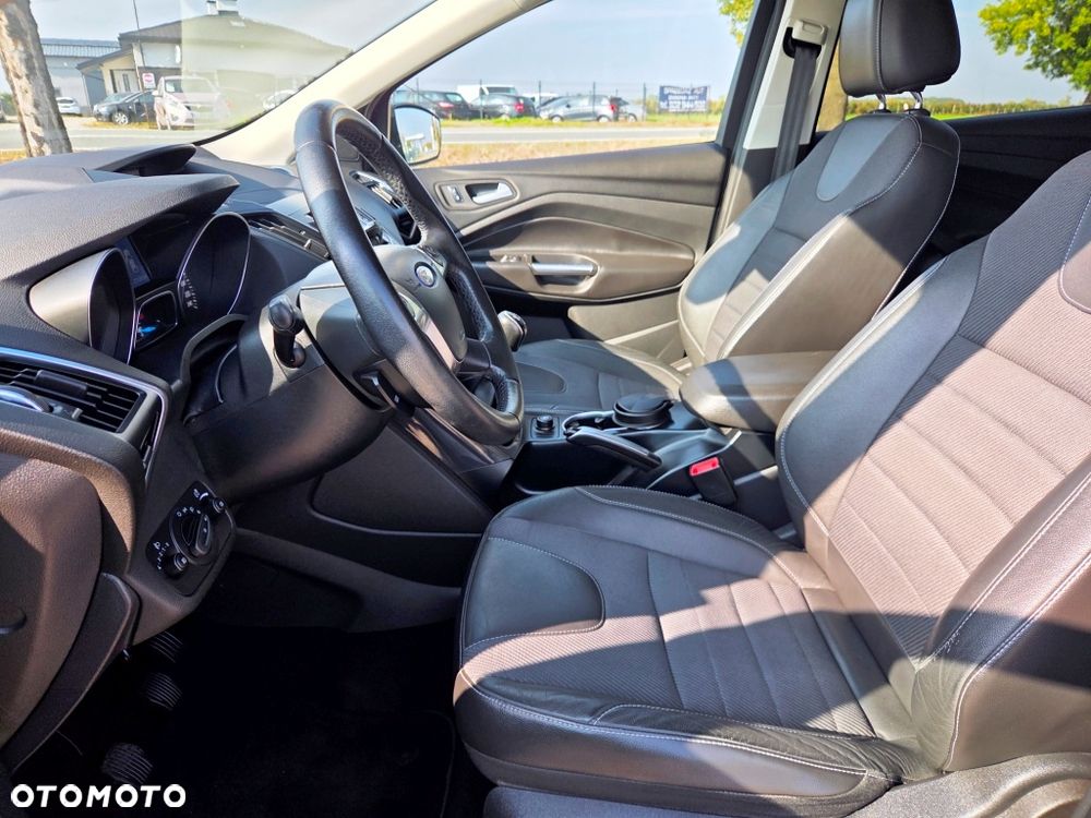 Ford Kuga 2.0 TDCi 2x4 Titanium - 24