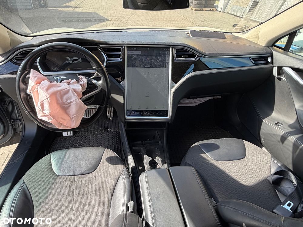 Tesla Model S - 4