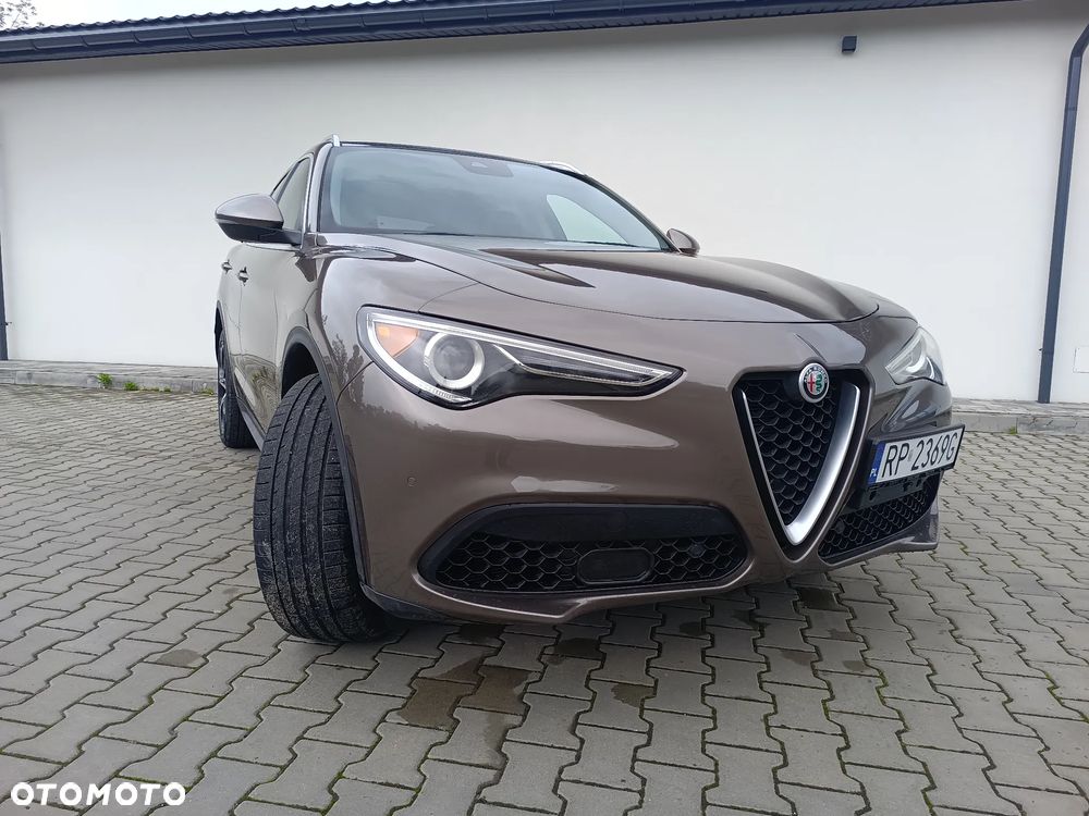 Alfa Romeo Stelvio 2.0 Turbo 16V AT8-Q4 Lusso Ti - 2