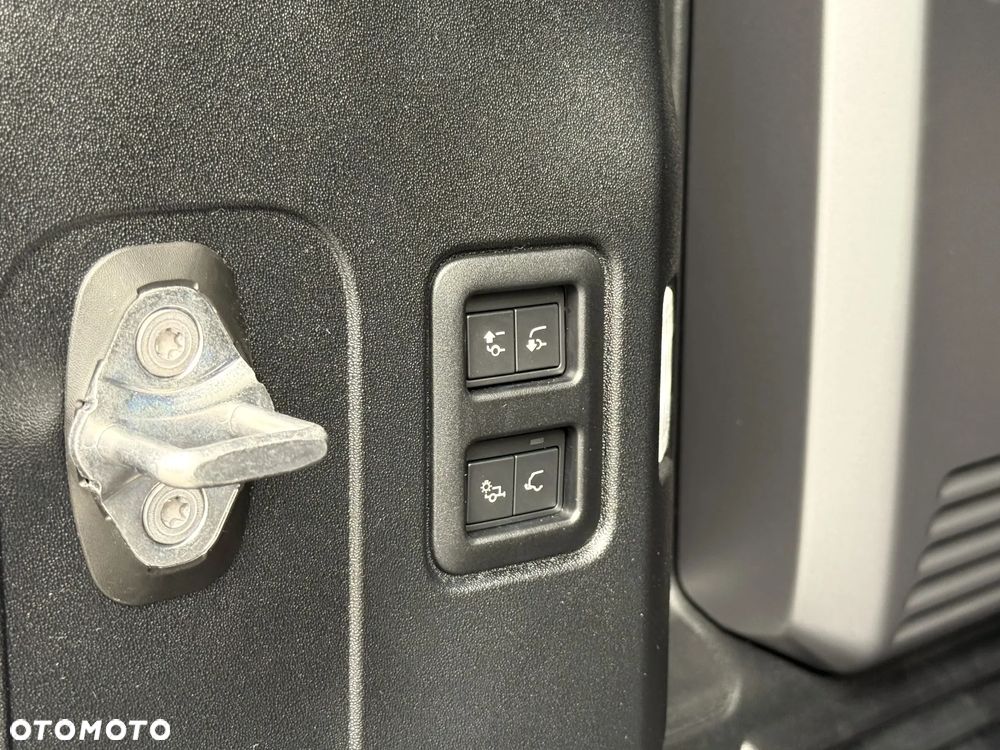 Land Rover Defender 110 P635 OCTA - 19