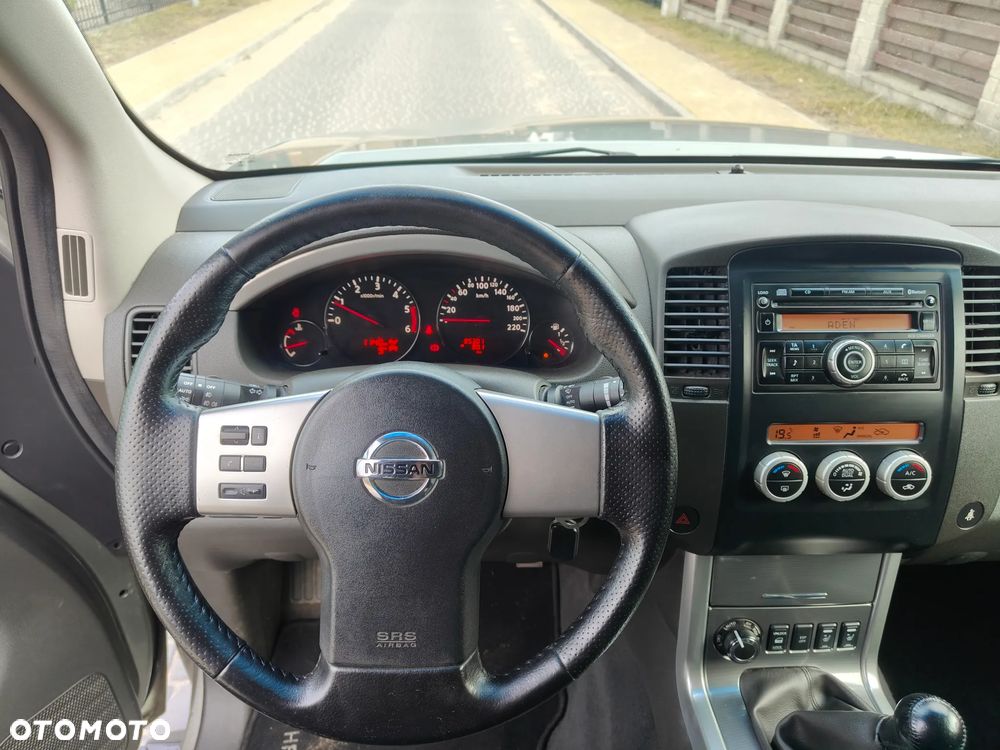 Nissan Pathfinder 2.5 DCi SE - 29