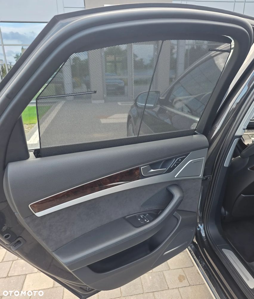 Audi A8 4.2 TDI DPF (clean diesel) quattro tiptronic - 36