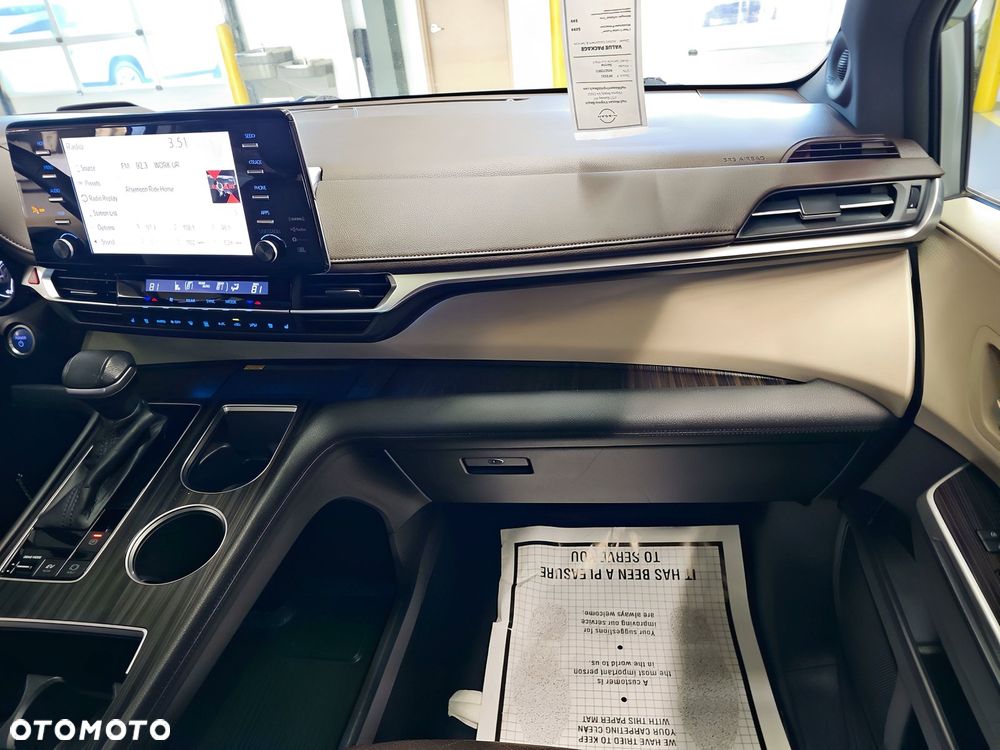 Toyota Sienna - 8