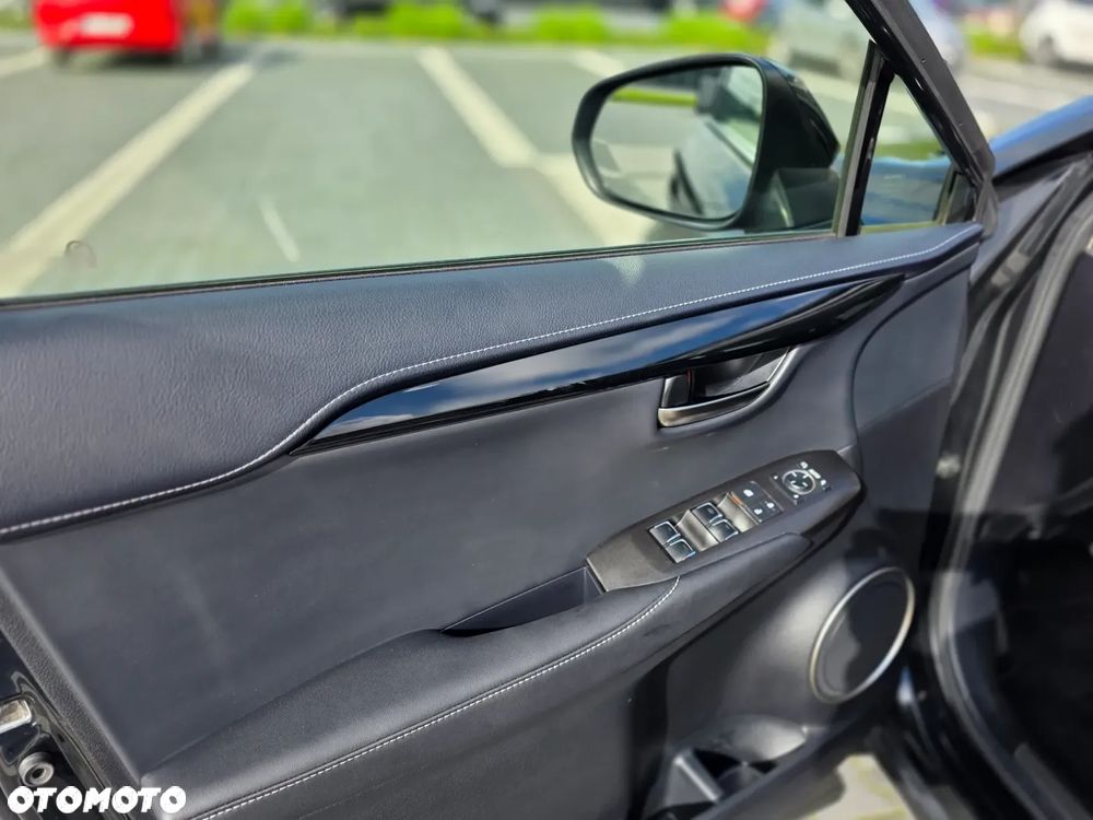 Lexus NX 300h Elegance AWD - 31