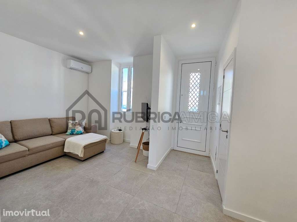 Moradia V2 em Loulé renovada com terraço e logradouro - Grande imagem: 3/37