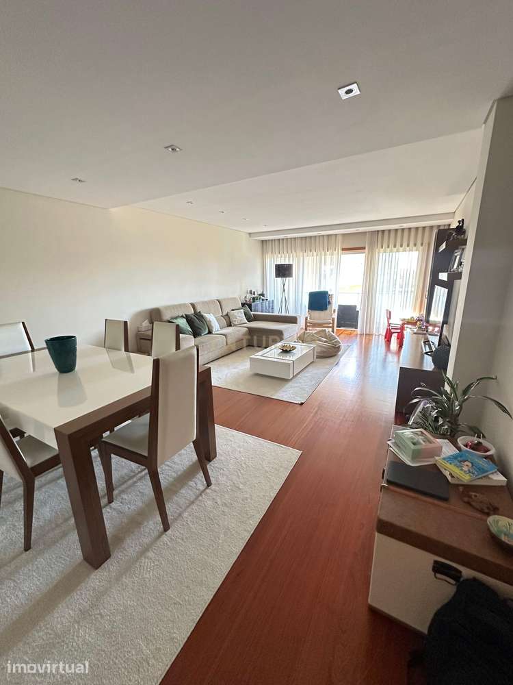 Apartamento T3 com 2 Garagens Box a 500m da Praia – São Félix da Marin - Grande imagem: 2/19
