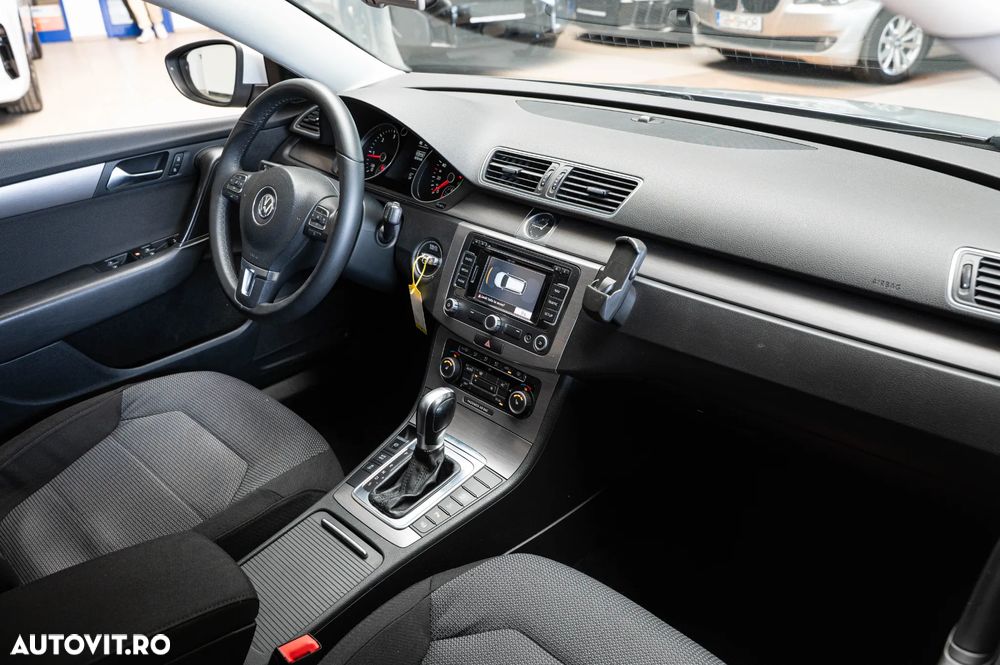 Volkswagen Passat 2.0 TDI DSG Comfortline - 32