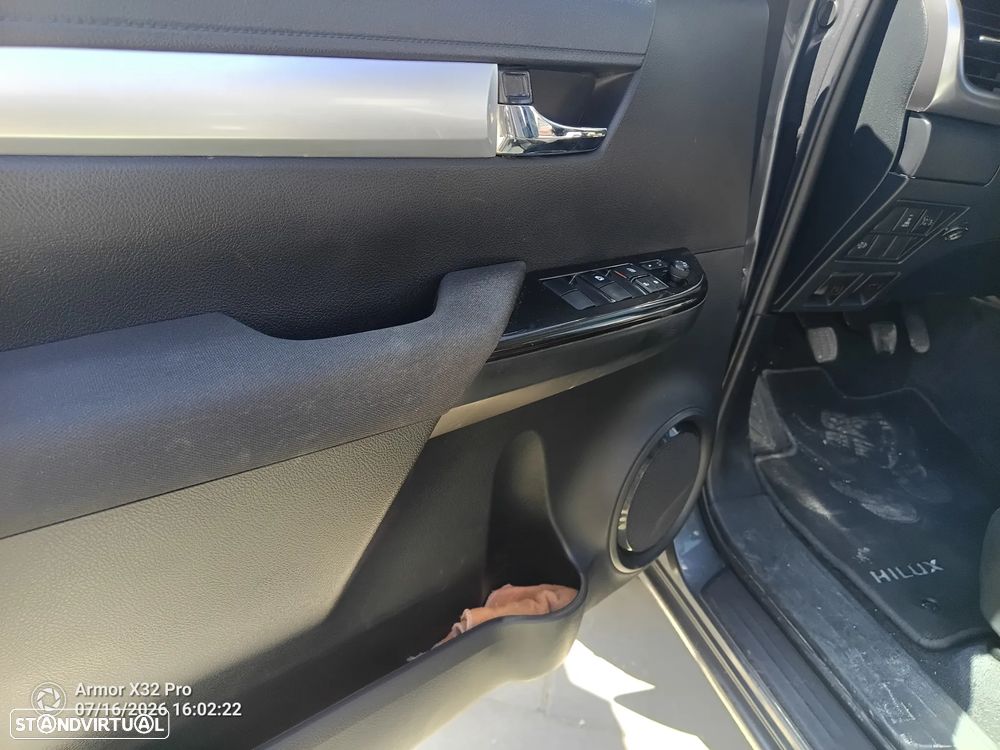 Toyota Hilux 2.4 D-4D 2WD CD Tracker - 28