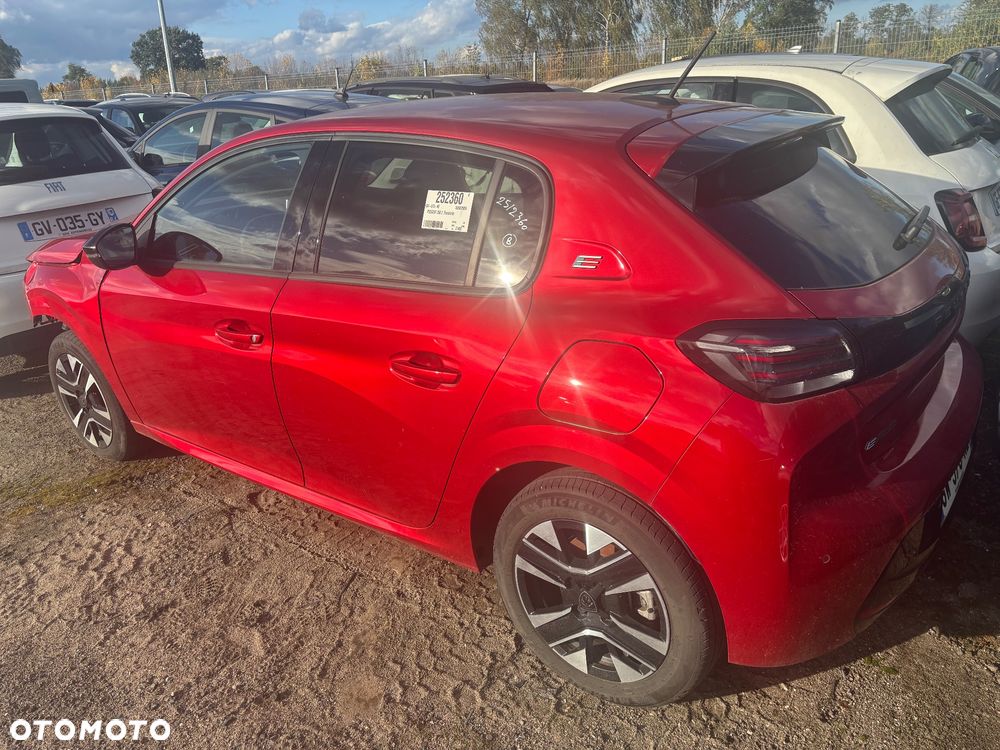 Peugeot 208 - 1