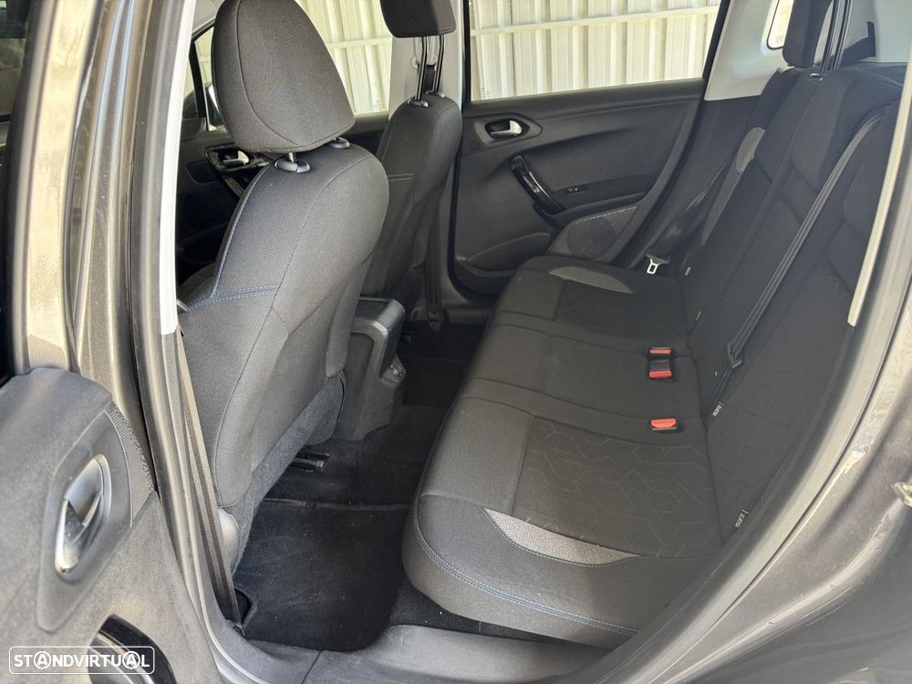 Peugeot 2008 1.2 PureTech Style - 24