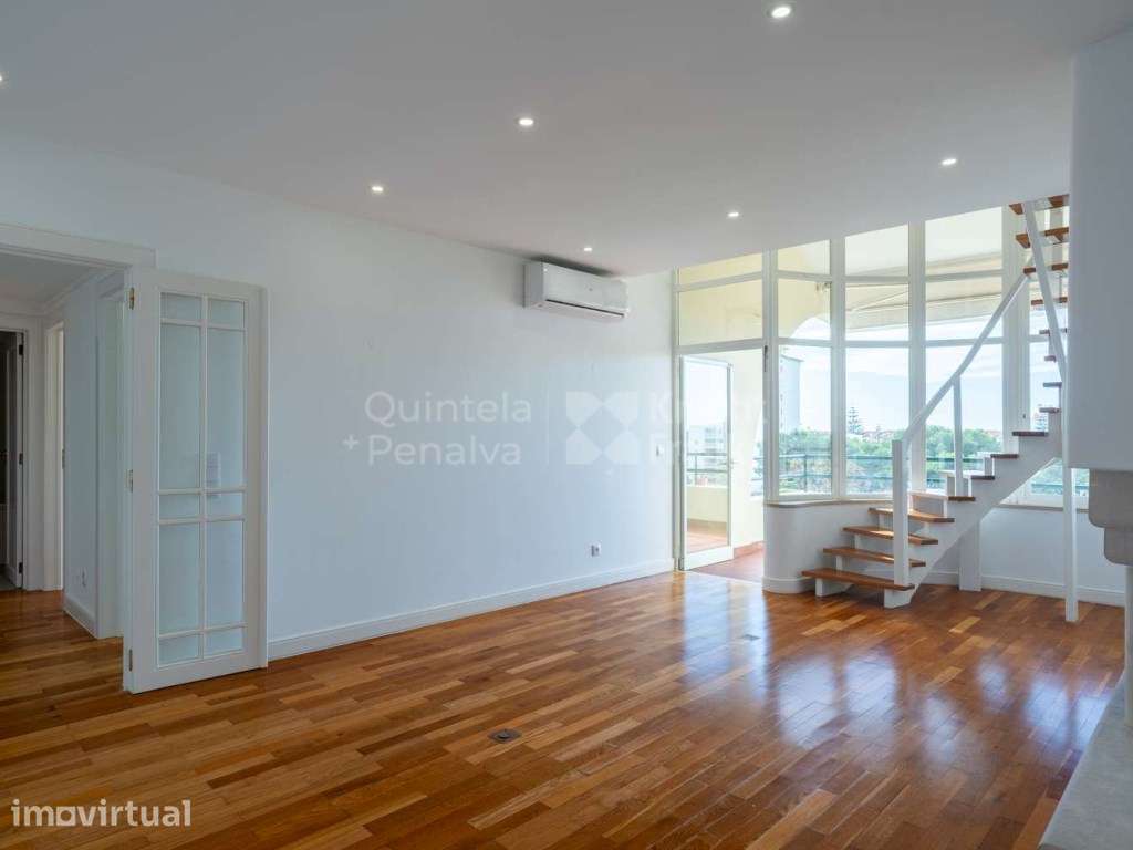 Apartamento T2 Duplex para arrendamento com garagem em Cascais - Grande imagem: 4/27