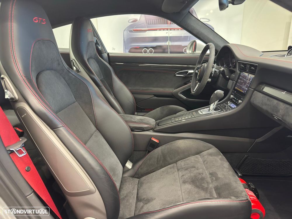 Porsche 911 (991) Carrera 4 GTS PDK - 25